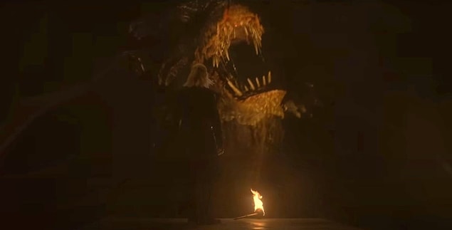 6. Rhaenyra, Kral II. Aegon'un da ejderhaları olduğunu söyler, ancak Daemon sadece üç yetişkin ejderhaları olduğunu ve Dragonstone'da on üç adet ejderha olduğunu belirtir.