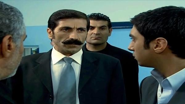 Yaşar Karakulak, Kurtlar Vadisi dizisinde Yahya Reis rolüyle ekranlara gelmiş... Kendisi dizinin efsanelerinden Laz Ziya'nın yardımcısı olarak dizide yer aldı.