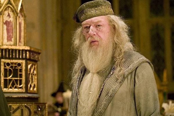 Dumbledore'un da Malfoy'den geri kalır yanı yok .