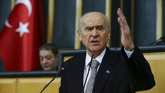 Bahçeli'den AK Partili Ünal'ın 'Harf Devrimi' Eleştirisine Sert Yanıt: 'Tarifsiz Yanlışın Pençesinde'