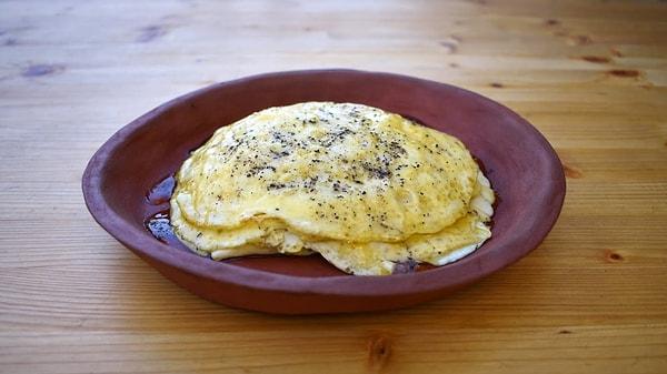 Antik Roma yemek kültürü ise leziz ve farklı yemeklerden oluşuyor. Bunlardan biri ise Ova Spongia ex Lacte, yani ballı omlet! Peki nasıl yapılır bu ballı omlet?