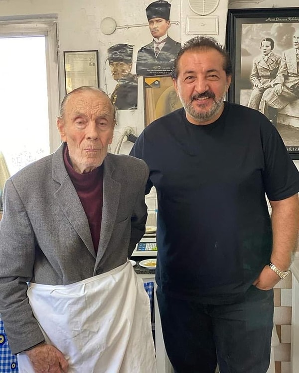 Yalçınkaya, İzmir'in Bergama ilçesinde işlettiği kahvaltı salonu nedeniyle zaman zaman sosyal medyada gündem olan Eşref Amca ile bir araya geldi.