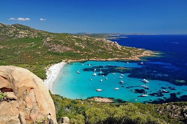 19. Roccapına Plajı / Korsika Adası / Fransa
