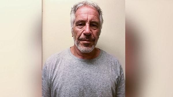 Epstein skandalının ortaya çıkmasının ardından, 2018 yılında bir gazeteci 80'den fazla mağdurun Epstein ya da ortakları tarafından cinsel istismara uğradığını keşfetti.