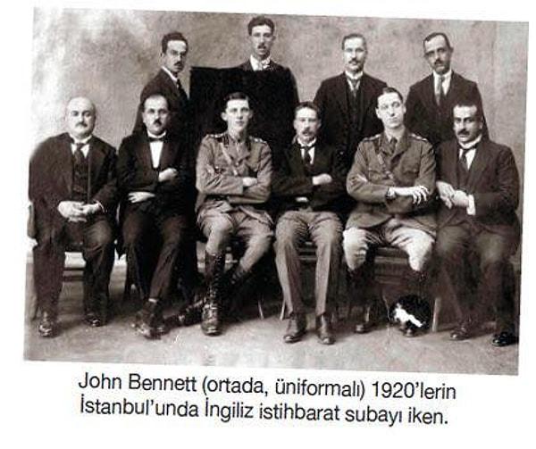 Bu arada Bennett'in kim olduğundan kısaca bahsedelim: Kendisi İngilizlerin İstanbul’daki istihbarat şefidir. Meclis-i Mebusanın İngiliz askerlerince basılmasında ve vatansever milletvekillerin tutuklanmasında başroldedir.