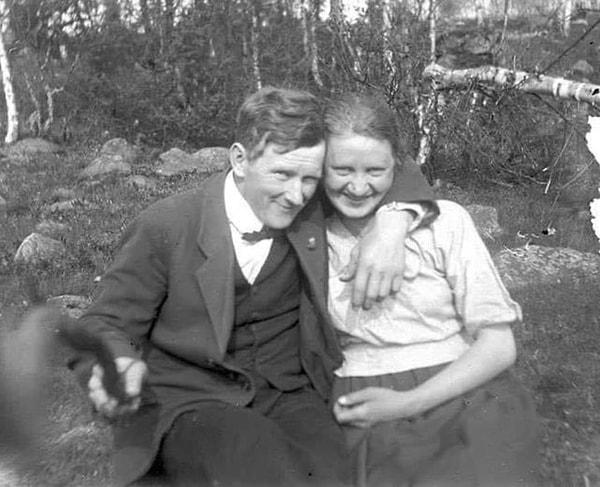 4. Çubukla çekilen ilk selfie diyebilir miyiz? - 1934: