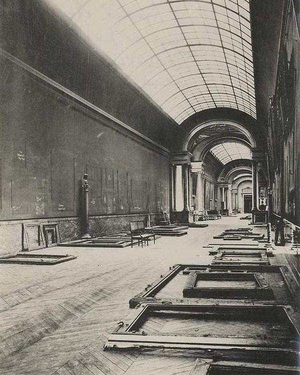 16. Sanat eserlerinin boşaltılmasından sonra Louvre Müzesi - 1939: