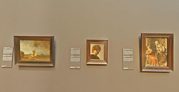 İkinci katta "Gurur Galerisi" adı altında birbirinden değerli eserlerin olduğu bir koridorumuz var. Bu özel duvarımızda ise Hollanda'nın en ünlü ressamlarından Rembrandt van Rjin'e ait olan sırasıyla "Taş Köprü", "Otoportre" ve "Tobit ve Anna Keçileriyle" eserleri karşılıyor ziyaretçileri.