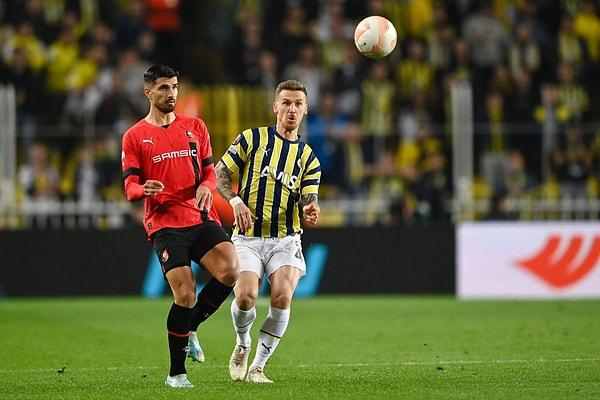 Temsilcimiz Fenerbahçe, Avrupa Ligi B Grubu'nda zirve mücadelesine istediği gibi başlayamadı. Martin Terrier, ve Amine Gouiri'nin 2 golüyle ilk 30 dakikada 3-0 geriye düştü.