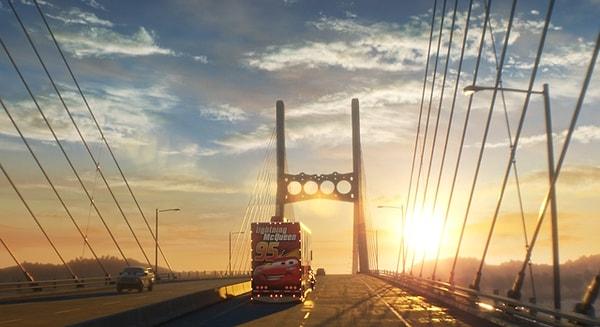 7. 2017 yapımı "Arabalar 3" filmindeki köprünün üstündeki yer contaya benziyor.  😂