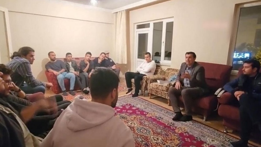 Üniversite Öğrencileri Geçim Derdini Anlattı: 'Peyniri Üçe Bölüp Yiyoruz'