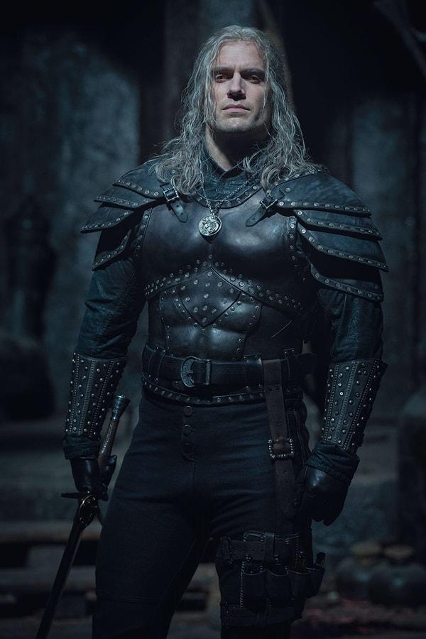 The Witcher dizisinde ''Riviyalı Geralt'' rolüyle kameralar karşısına geçen Cavill'in oyunculuğuna ise diyecek tek lafımız yok.