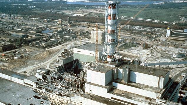 8. Sovyetler ilk başta Çernobil kazası tehlikesini fark etmemiştir; cumhurbaşkanı tarafından Çernobil tehlikesini değerlendirmek için gönderilen bilim heyeti Pripyat otelinde konaklayıp reaktörün 2 ay içinde restore edileceğini düşünmüştür.