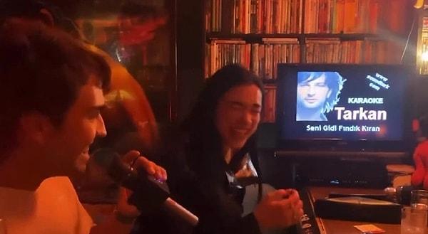 25. Dua Lipa, arkadaşlarıyla birlikte düzenlediği karaoke gecesinde Tarkan’ın Şımarık şarkısını seslendirdi!