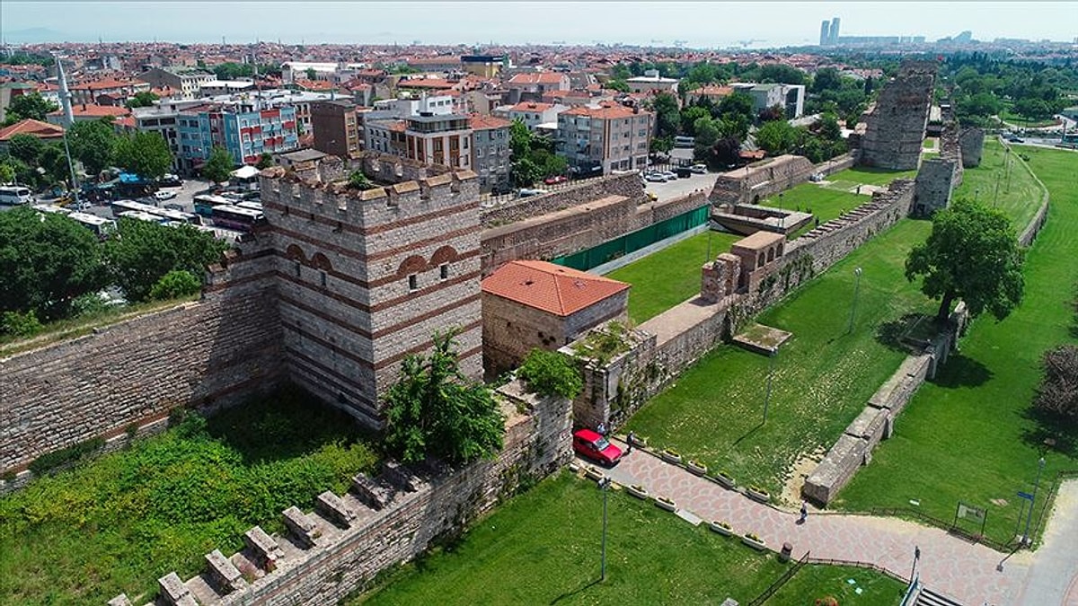 İstanbul'un Balat Semtinde Mutlaka Görülmesi Gereken Ve En Güzel Mimari ...