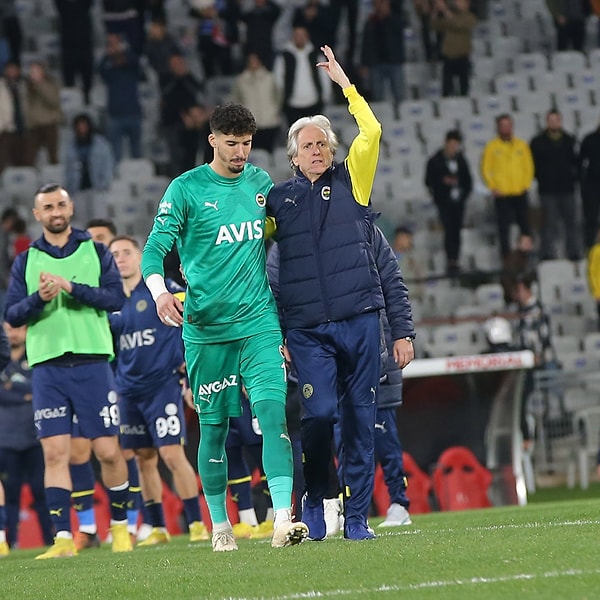 Altay Bayındır bu hafta da iyi performans göstermedi fakat Jorge Jesus etkisi tribünlerde hemen etkisini göstermeye başladı.