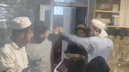 Kur'an Kursu Hocasından Öğrencilere Hakaret ve Darp...