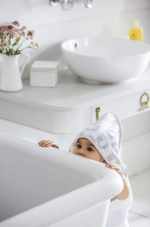 2. Bebeğinizin ilk banyosu için havlu kundak...