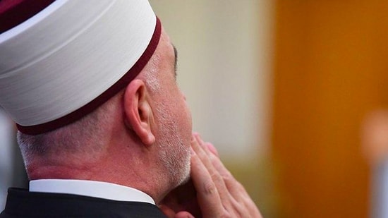 Müftünün 29 Ekim Rahatsızlığı: “10. Yıl Marşı ile Tağutlarına Tapınıyorlar’