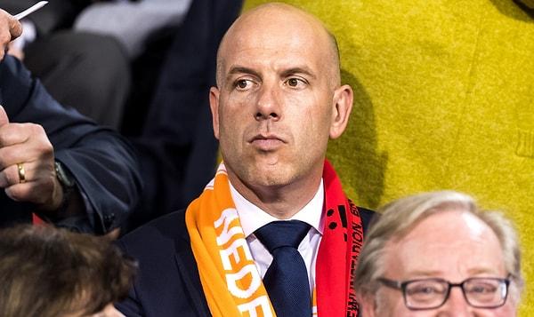 KNVB Genel sekreteri Gijs de Jong, Hollanda kaptanının sahaya gökkuşağı renklerini taşıyan 'OneLove' pazubandıyla sahaya çıkacağını söylüyor.