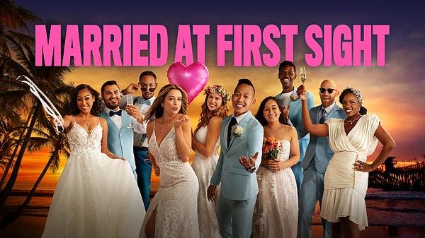 Birleşik Krallık televizyonlarında uzun yıllardır devam eden “Married at First Sight” programı milyonlarca izleyicinin beğenisini topladı, katılımcılar ise ülke çapında yıldız haline geldiler.