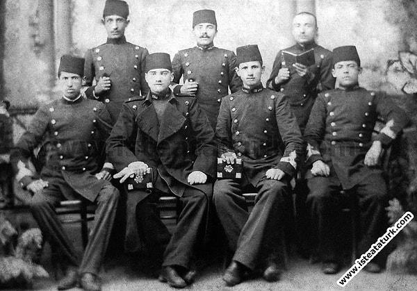 Namık Kemal okumanın yasaklı olduğu yıllarda, 1902'de,  Mustafa Kemal ve Ali Fuat Beyler Harp Akademisi'nde sınıf arkadaşıdırlar. İsterseniz gerisini Ali Fuat Bey'den okuyalım: