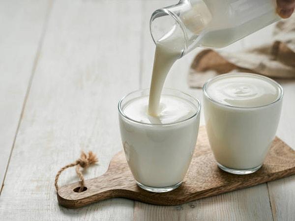 Süt, beyin hücrelerinin gelişmesine ve korunmasına yardım eder.