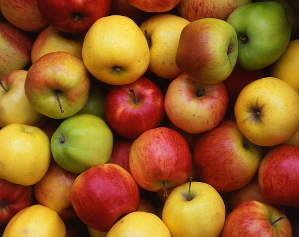 8. Elma. İçerisinde C, A, K, B6 ve E vitaminleri bulunan elma neredeyse tüm dertlere deva, hastalara şifadır!