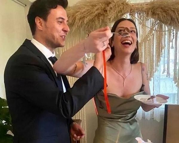 Sosyal medyayı aktif kullanan oyuncu, önceki günlerde Instagram hesabından yaptığı bir paylaşımla evlendiğini duyurdu.