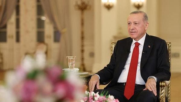 Cumhurbaşkanı Recep Tayyip Erdoğan, "Bizim cari açığımız petrolden kaynaklanıyor. Bu konuda yeni adımlar var. Sayın Putin ile yaptığımız görüşmelerde fiyat politikalarını kendileriyle görüşerek olumlu istikamette adımı atabileceğiz." dedi.