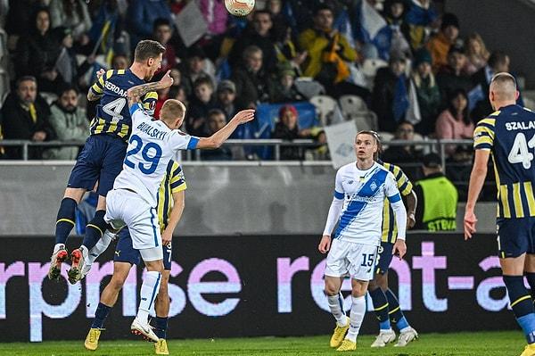 UEFA Avrupa Ligi'nde grubunu lider olarak tamamlamak isteyen Fenerbahçe, Dinamo Kiev karşısına mutlak galibiyet parolasıyla çıktı.