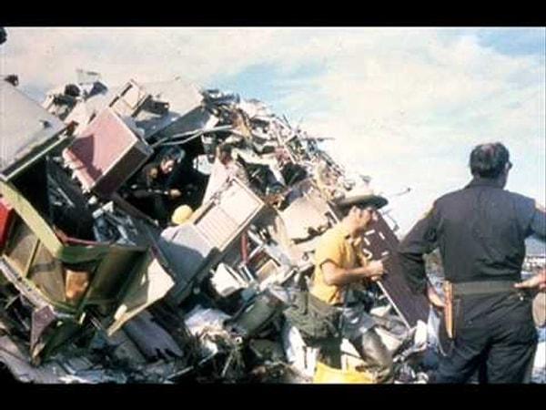 Uçakta 163 yolcu ve 13 mürettebat bulunuyordu fakat kaza 101 kişinin ölmesine sebep oldu. Peki 70'li yılların en gelişmiş ve en son teknolojiyle tasarlanmış bu uçağı berrak bir gökyüzünde nasıl kaza yaptı?