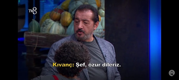 Haftanın ikinci dokunulmazlık oyununda jüri üyeleri, takımlardan çorba yapmalarını istedi. Mehmet Şef, kırmızı takımın dinlemediğini fark edince sinirlerine hakim olamadı.