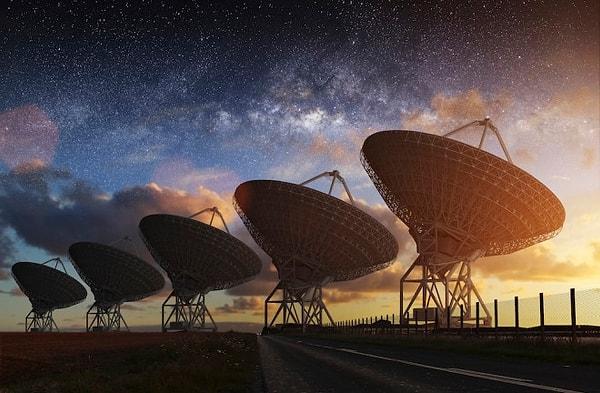 Dünya'nın ötesinde yaşam arayışı, özellikle gelişmiş uygarlıkların varlığını arayan SETI'nin yaklaşımının ötesinde çeşitli yaklaşımlara sahip.