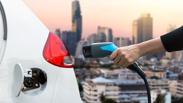 Petrol zengini olmasıyla bilinen Suudi Arabistan'ın elektrikli otomobil üreteceğini açıklaması hakkında siz ne düşünüyorsunuz? Yorumlarda buluşalım.