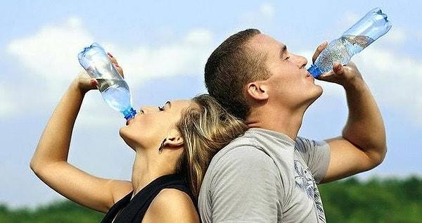 Günde sekiz bardak su içmeyi ihmal etmeyin.