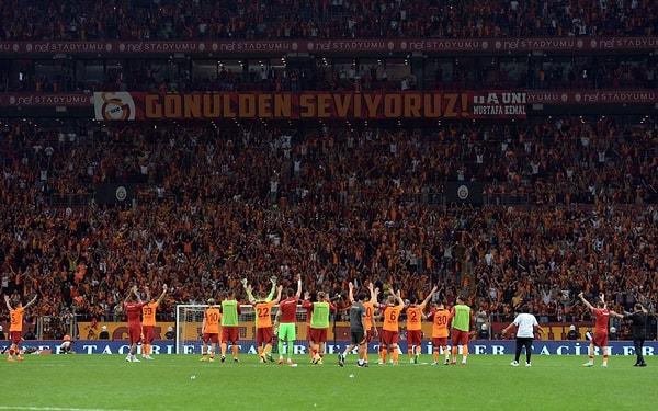 Galatasaray'ın ilk 11'i belli oldu: Muslera, Boey, Abdülkerim, Nelsson, Emre Taşdemir, Torreira, Oliveira, Rashica, Barış Alper, Mertens, Icardi.