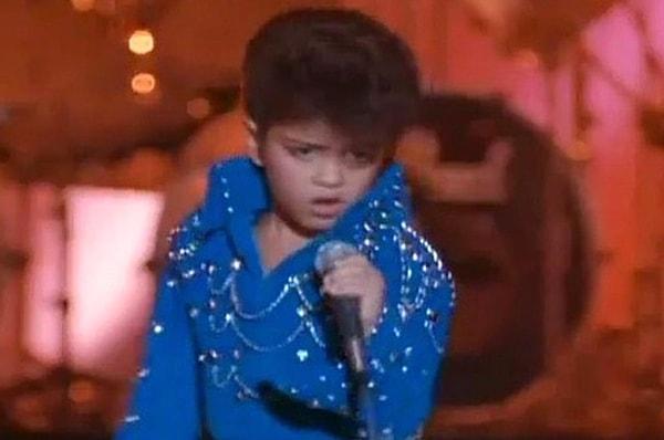 2. Ünlü şarkıcı Bruno Mars ilk sahnesine 4 yaşında çıkmış.