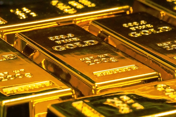 2020 yılının Ekim ayında bir sabah uyandığında hesabında yüz binlerce dolar gören genç rapçi, ilk olarak 600 bin dolar değerinde külçe altın satın aldı.