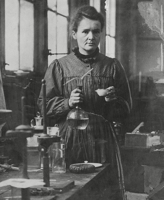 19. Marie Curie, 1903'te fizik, 1911'de radyoaktivite konusundaki çalışmalarıyla iki Nobel kazanan ilk bilim insanıydı.