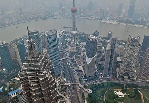 6. “Çin’in kalabalık şehirlerinde hava kirliliği o kadar kötü ki uçaktan indiğiniz anda gözleriniz sulanmaya başlıyor."