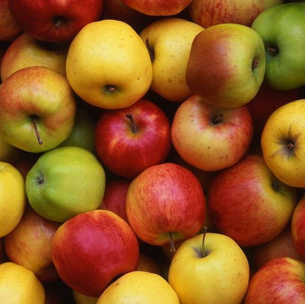 Elma: Bünyesindeki lif ve polifenol sayesinde kilo ve iştah kontrolüne yardımcı olan elmalar aynı zamanda kolesterolü azaltır.