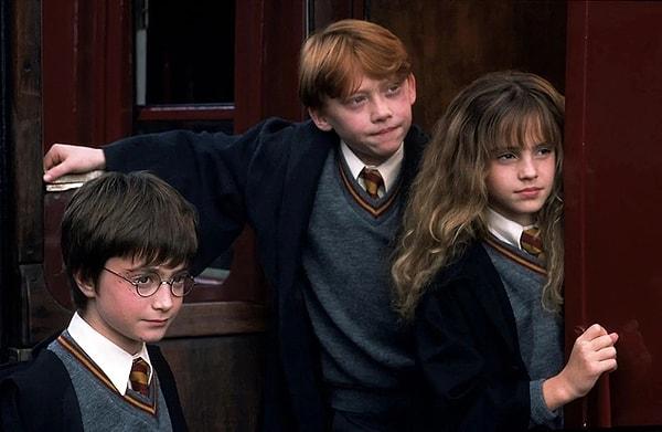 10. Harry Potter'da seçmen şapkayı seslendiren ünlü isim Leslie Phillips hayatını kaybetti!