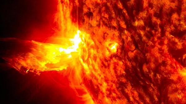 Orta kuvvette bir Güneş patlaması anlamına gelen M5 sınıfı patlama, NASA'nın Solar Dynamics Observatory isimli gözlemevi tarafından farkedildi.