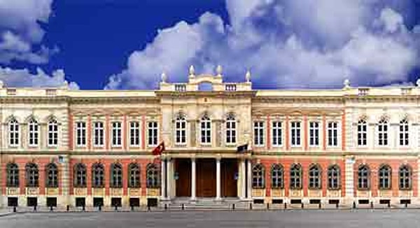 Türkiye İş Bankası Müzesi 14 Kasım 2007 yılında ziyarete açıldı. Müzede, 1924'ten bu yana Türkiye'nin her yerinde biriken fotoğraflar, belgeler, filmler ve objeler yer alıyor.