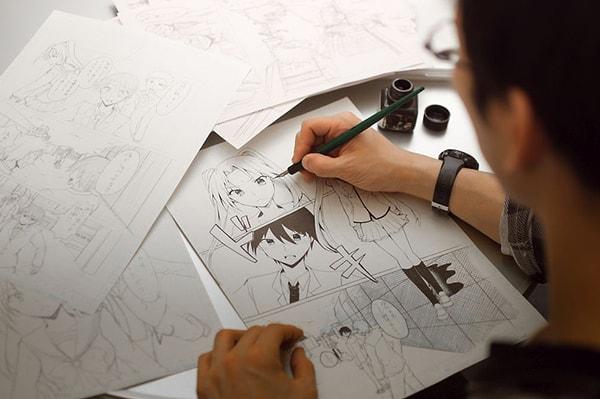 Manga sanatçıları, genellikle bağımsız çalışırlar. Çoğu mangaka asistanlık ile kariyerine başlar.