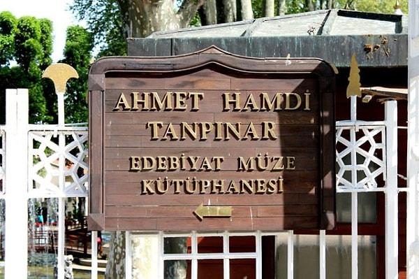 1. Ahmet Hamdi Tanpınar Edebiyat Müze Kütüphanesi / İstanbul