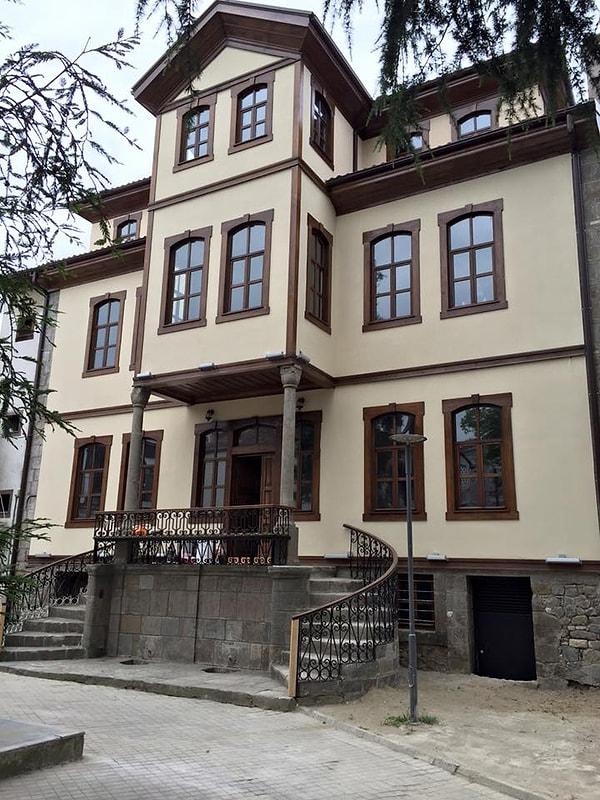 25. Trabzon Muhibbi Edebiyat Müze Kütüphanesi / Trabzon