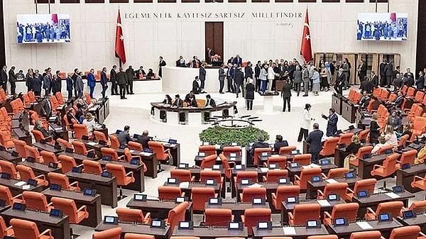 8. CHP Milletvekilleri Ali Mahir Başarır, Seyit Torun ve Turan Akdoğan hakkında hazırlanan fezleke TBMM'ye sunulmak üzere Adalet Bakanlığı'na gönderildi.