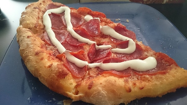 11. "Заправка ранчо. Однажды в Америке я ел пиццу, и в ней была заправка "ранчо". Ее не существует в Европе, и это такой странный, соленый, жирный, похожий на майонез соус - и ему определенно не место в пицце ... или внутри человеческого тела, если уж на то пошло ".